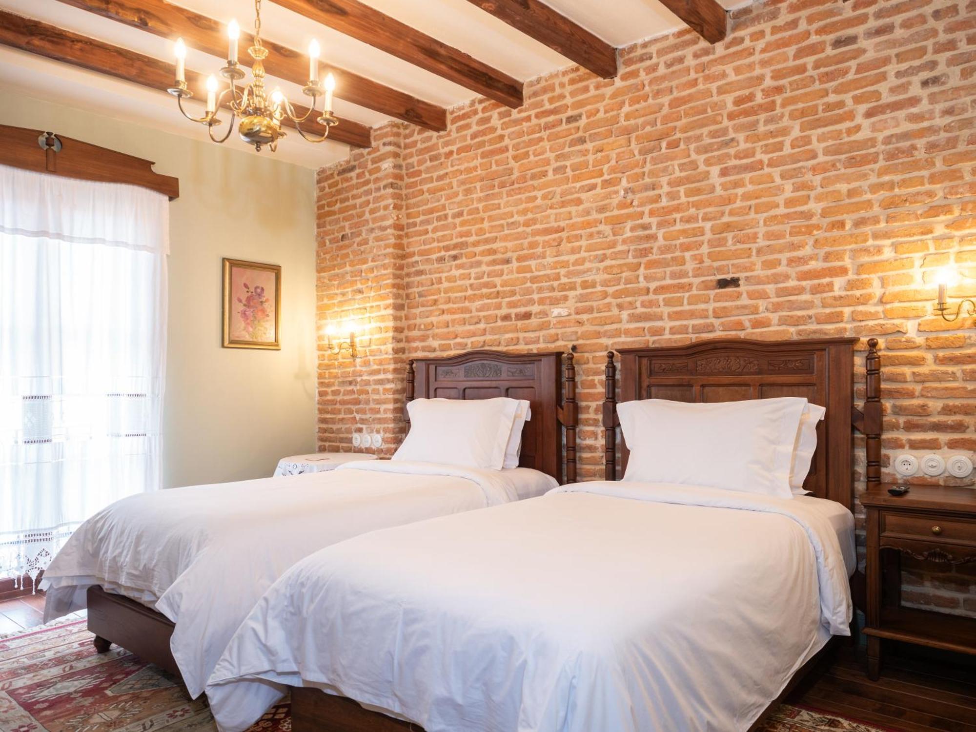 Vila Ebel Hotel Pool & Spa Korce Ngoại thất bức ảnh