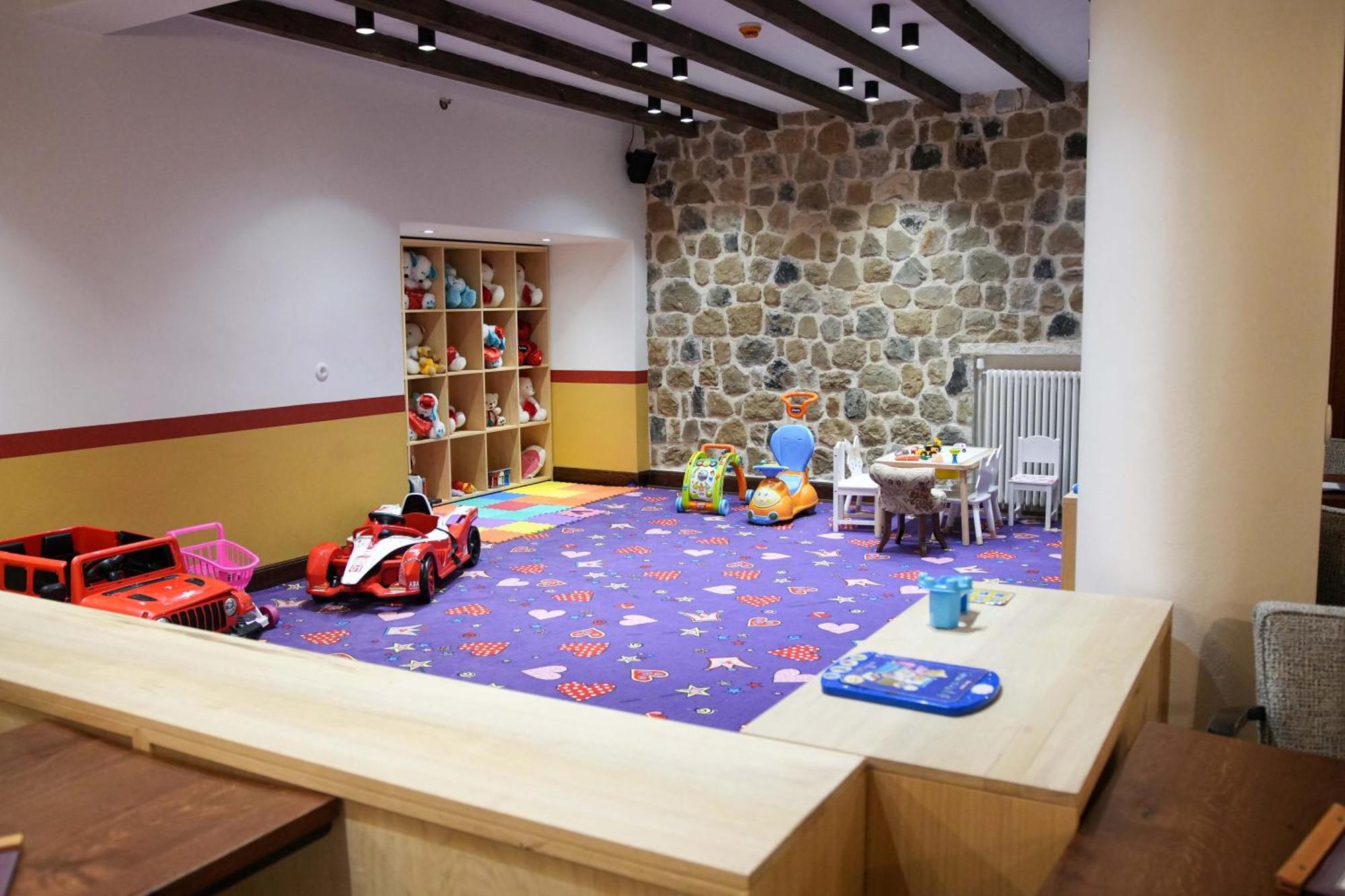 Vila Ebel Hotel Pool & Spa Korce Ngoại thất bức ảnh