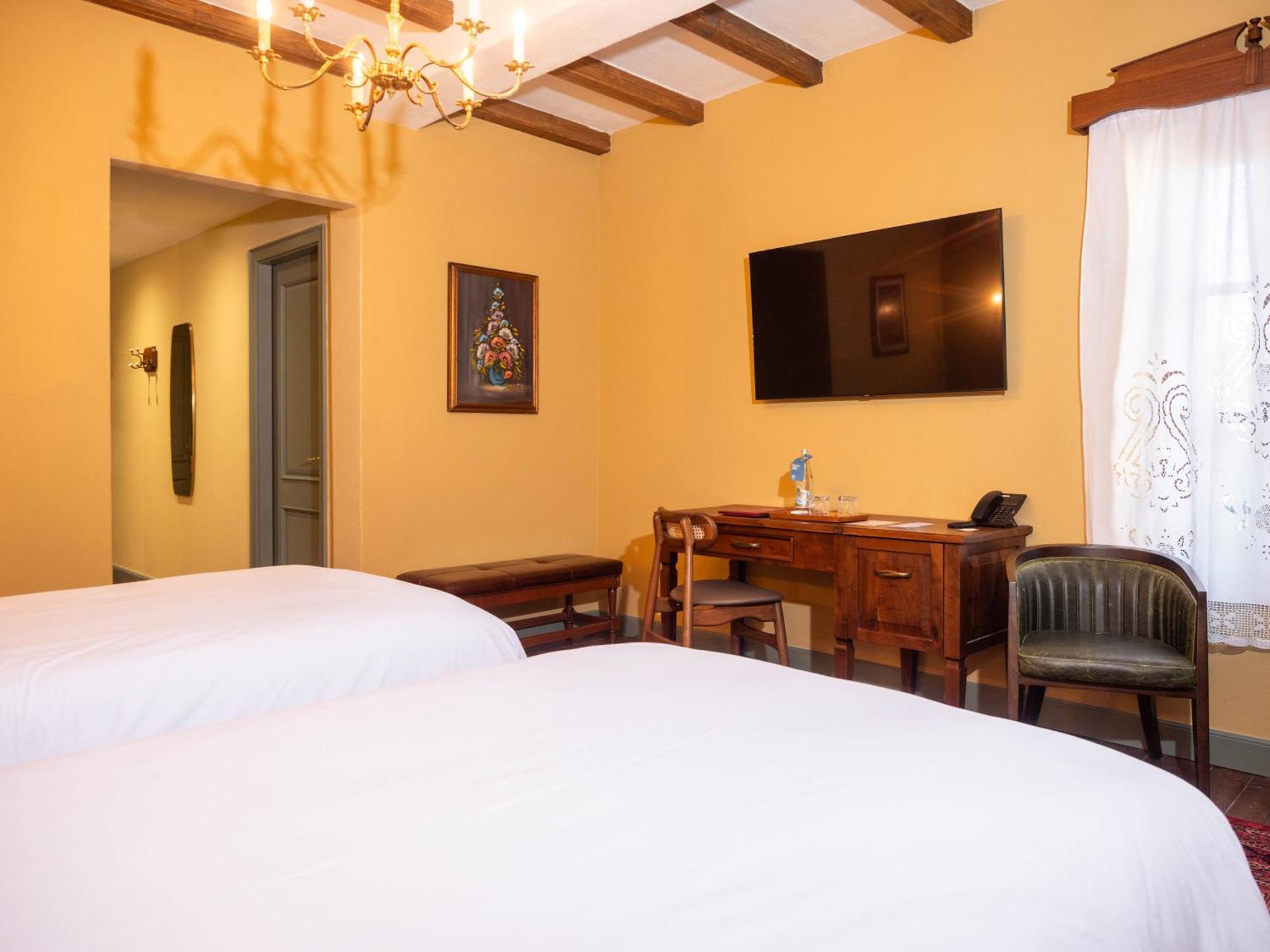 Vila Ebel Hotel Pool & Spa Korce Ngoại thất bức ảnh